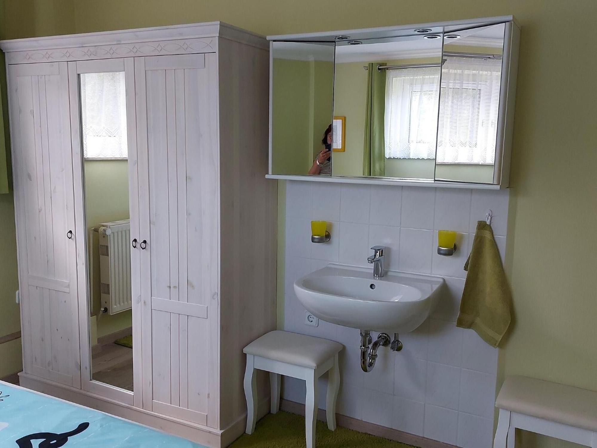 Quaint In Located By The Seaside *